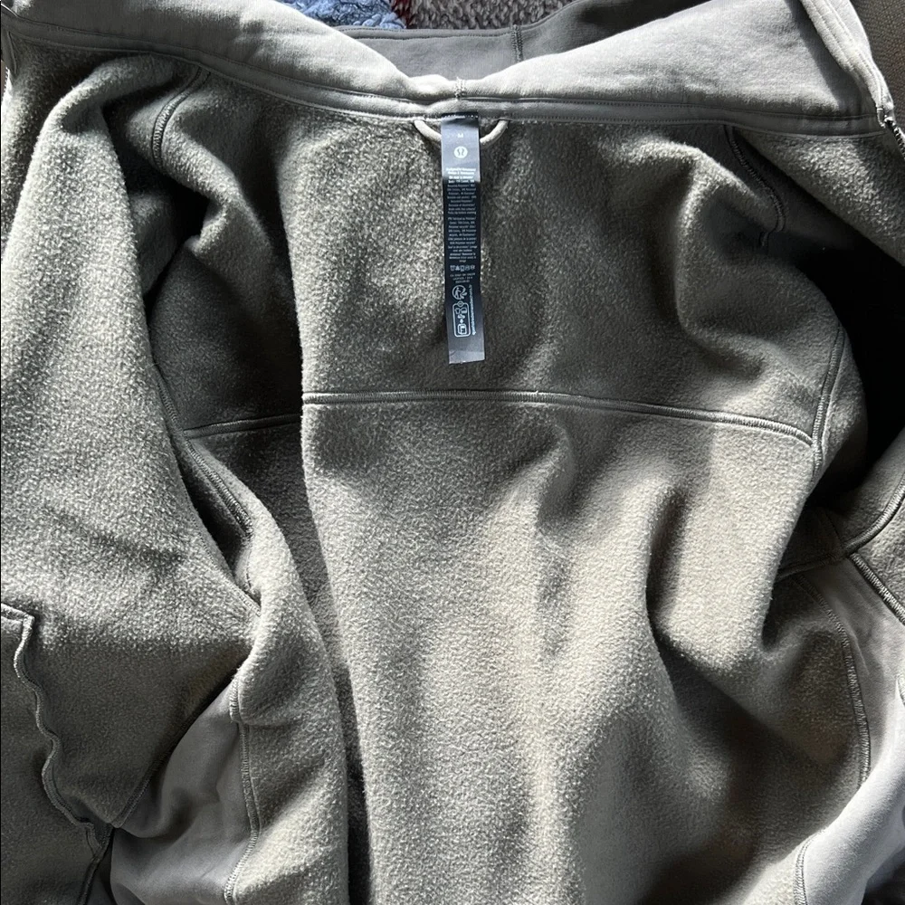 Men’s LULULEMON full zip up hoodie